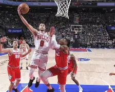 关于转折点芝加哥公牛扳平良机，NBA常规赛今晨攻防权衡，引发热议，临场指挥获称赞的信息