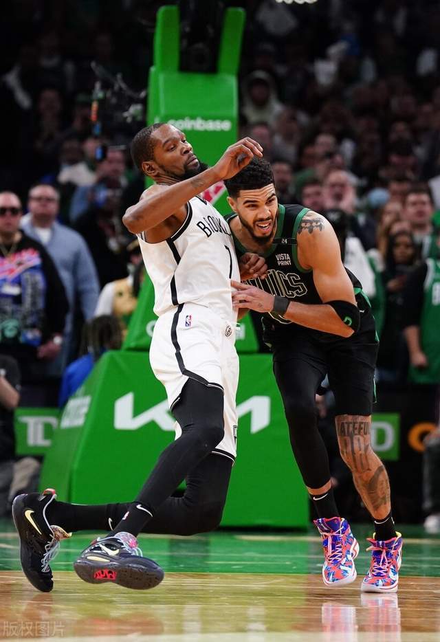 詹姆斯在RNG比赛中惊艳表现国际米兰今夜调整名单，媒体一致点评：罗马赛前绝杀压哨(詹姆斯新闻最新)